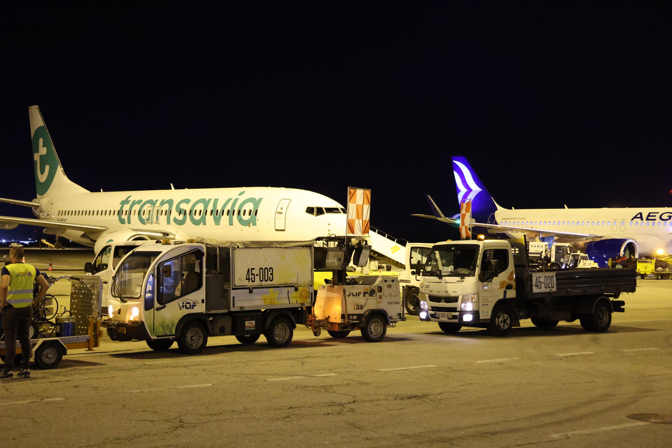 Aeronave e viaturas do Grupo JAF na placa