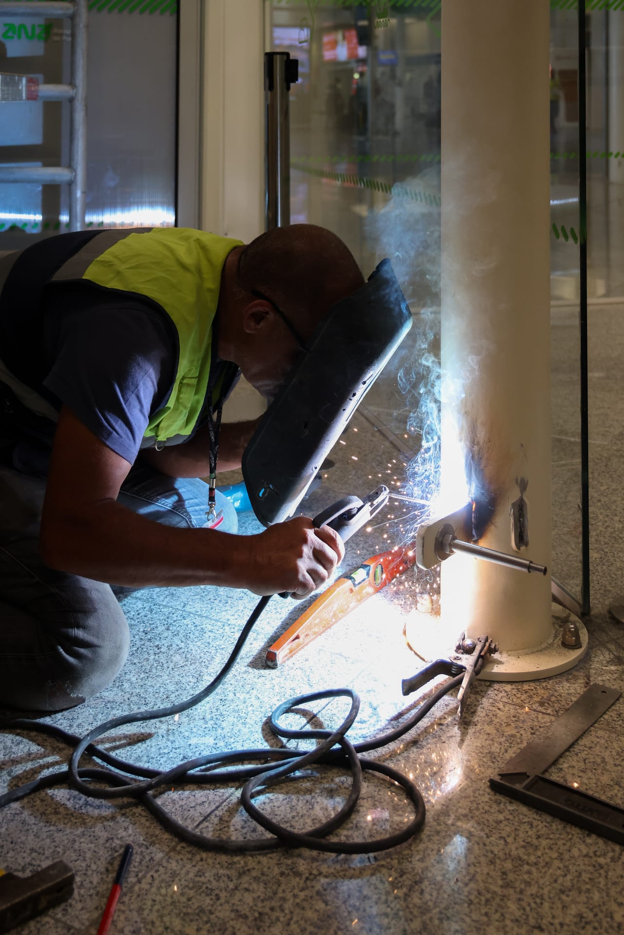 Trabalho de soldadura – equipa JAF Construções